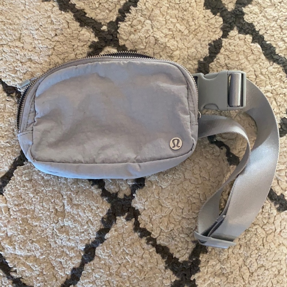 Lululemon Everywhere Belt Bag